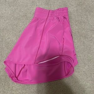 Lululemon sonic pink high rise hotty hot 4”